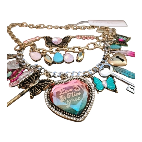 NWT Betsey Johnson Chunky Charm Necklace Love Flies Free Butterfly Whimsical - Picture 3 of 7